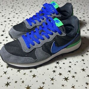 Nike Internationalist, black, gray, blue, and green. Women's size 7.